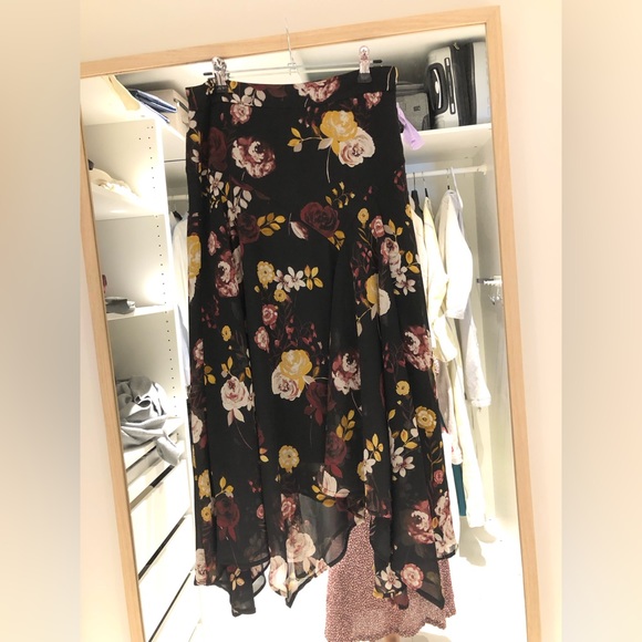 Asymmetrical hem floral print midi skirt - Picture 1 of 3